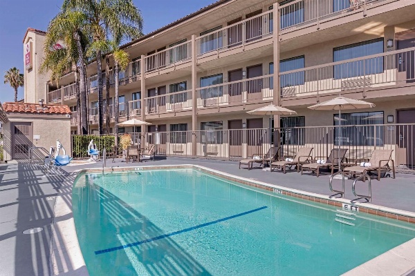 Best Western Plus Executive Inn Main image