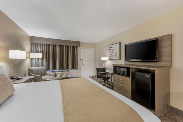 Best Western Plus Executive Inn image 29